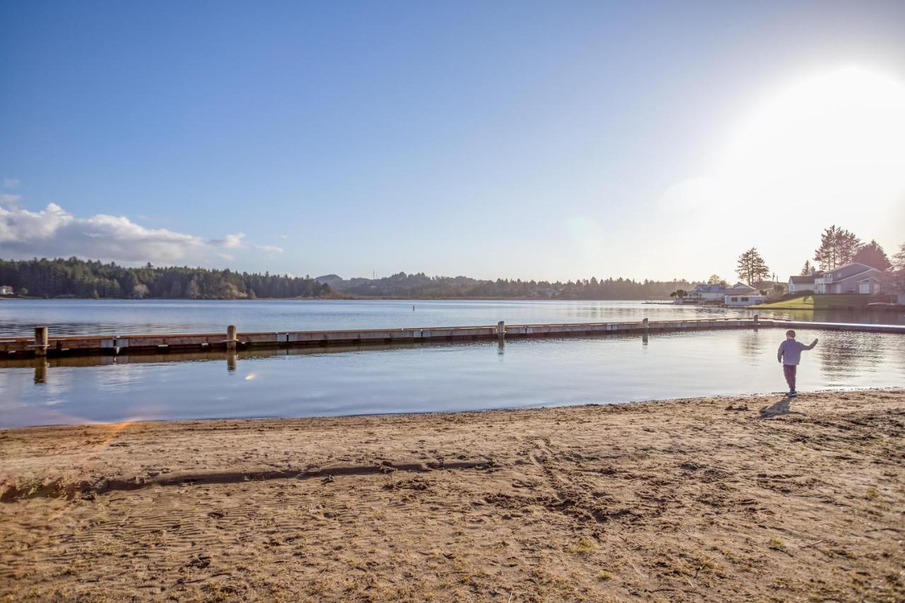 Regatta Park Lake House Lincoln City Buitenkant foto