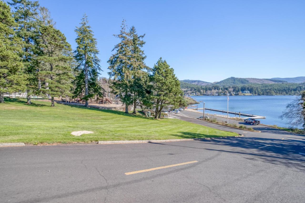 Regatta Park Lake House Lincoln City Buitenkant foto