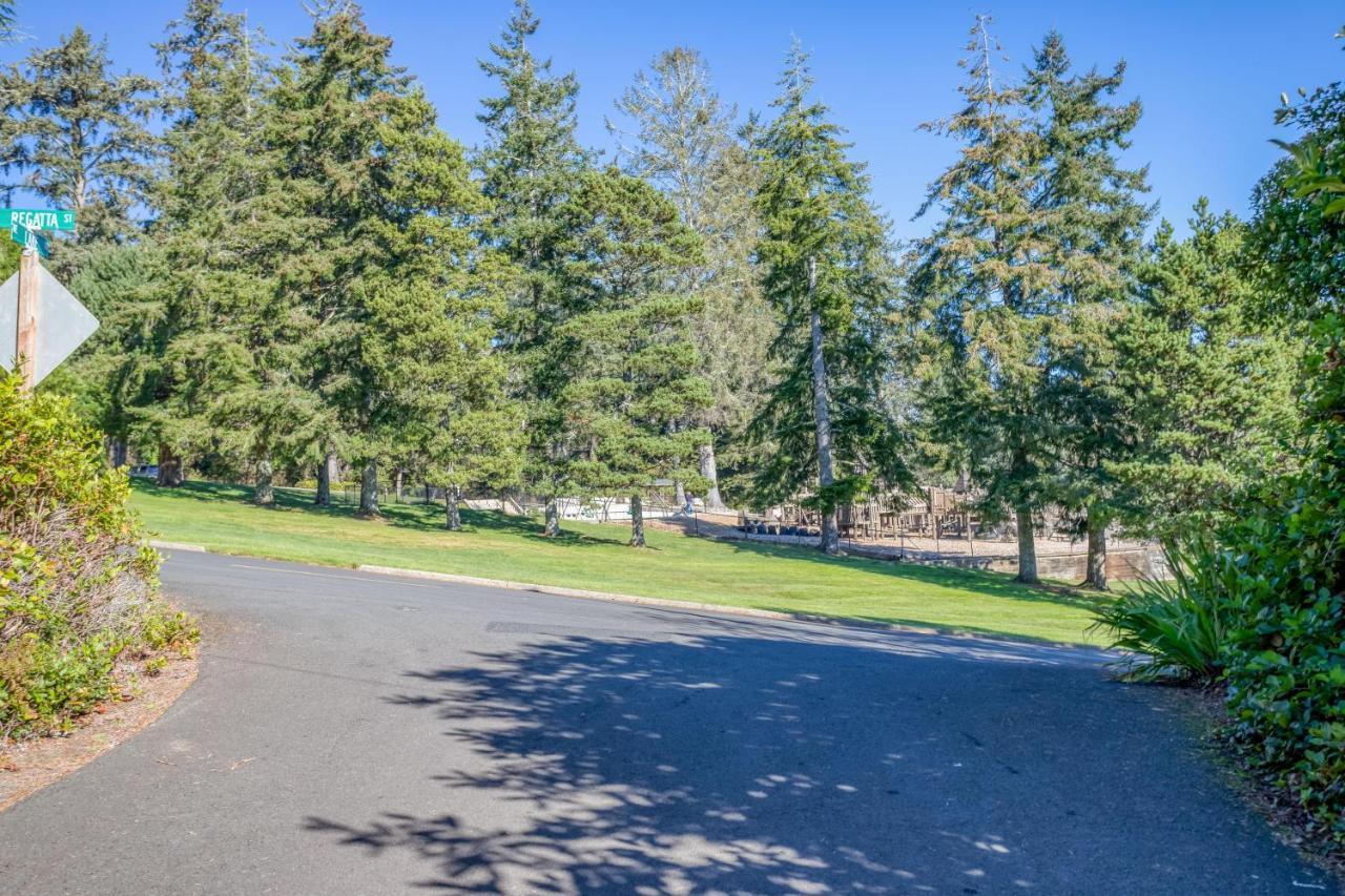 Regatta Park Lake House Lincoln City Buitenkant foto
